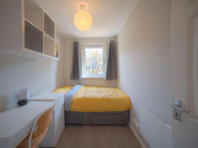 Room for rent in Lyons, Greater London