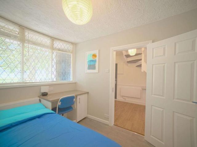 Room for rent in Lyons, Greater London