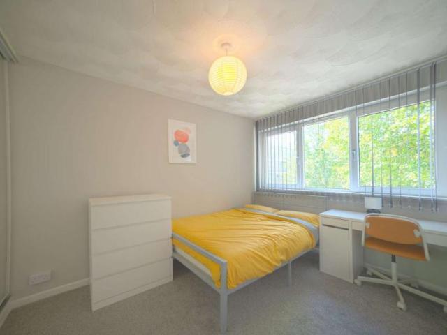 Room for rent in Lyons, Greater London