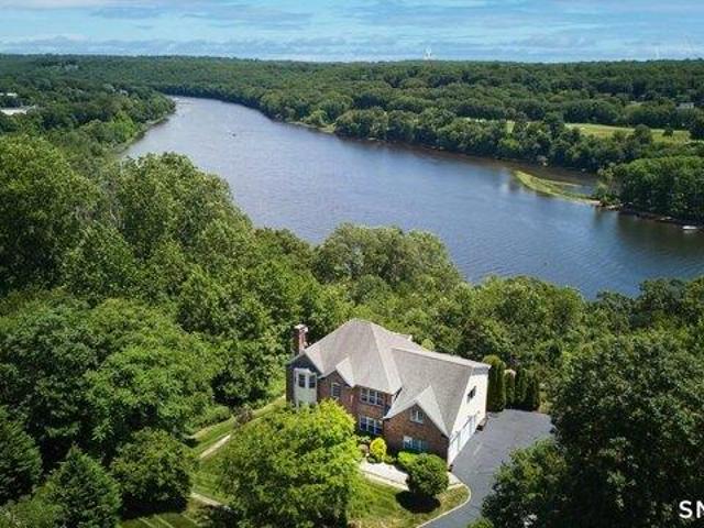 House for sale in Shelton, Connecticut