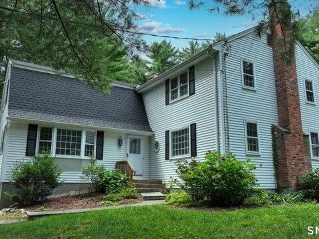 House for sale in Simsbury, Connecticut