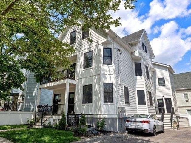 Condo for sale in Ten Hills, Somerville