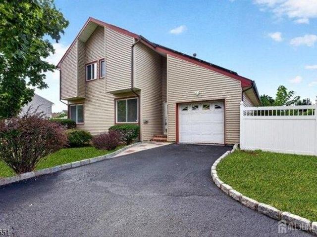 House for sale in Golden Acres Shopping Center, South Plainfield