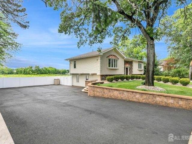 House for sale in Spotswood, New Jersey