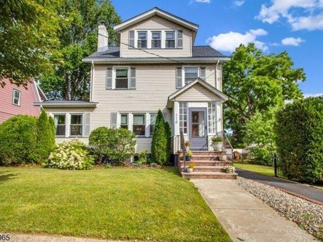 House for sale in Springfield, New Jersey