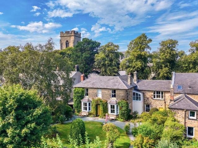 House for sale in Alnwick, Northumberland