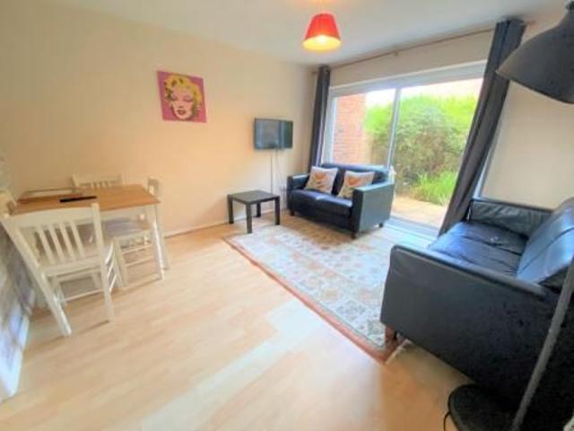 Room for rent in Barracks, The Bridge