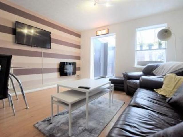 Room for rent in St. Mildred's, The Bridge