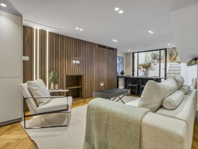 Studio for sale in Islington, Greater London