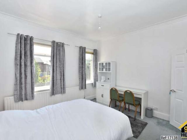Studio for rent in Cowley Hill, St Helens