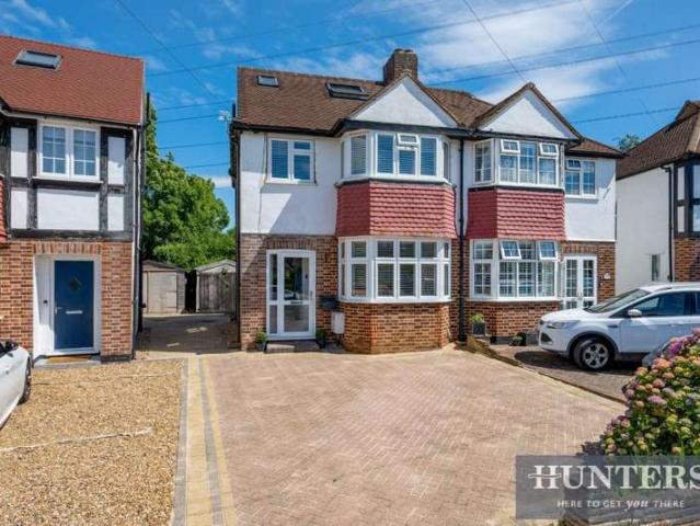 Studio for sale in Motspur Park, Greater London