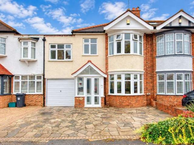 Studio for sale in London Borough of Redbridge, Greater London
