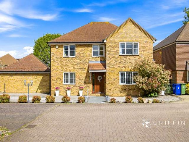 Studio for sale in Badgers Dene, Grays