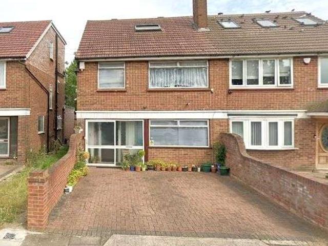 Studio for sale in Hayes, Greater London