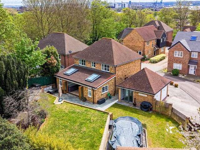 Studio for sale in Badgers Dene, Grays