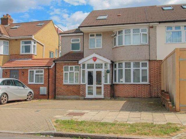 Studio for sale in Greater London
