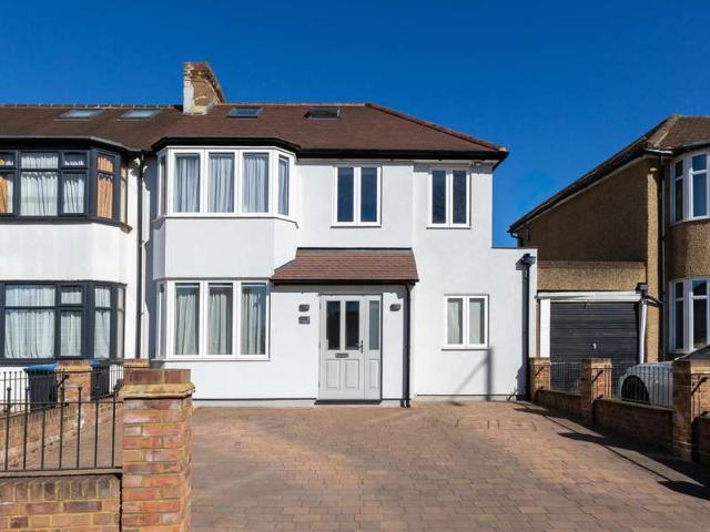 Studio for sale in Greater London