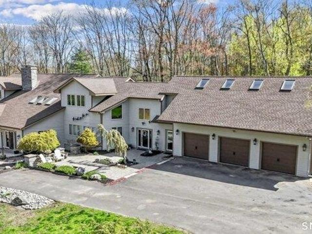 House for sale in Suffield, Connecticut