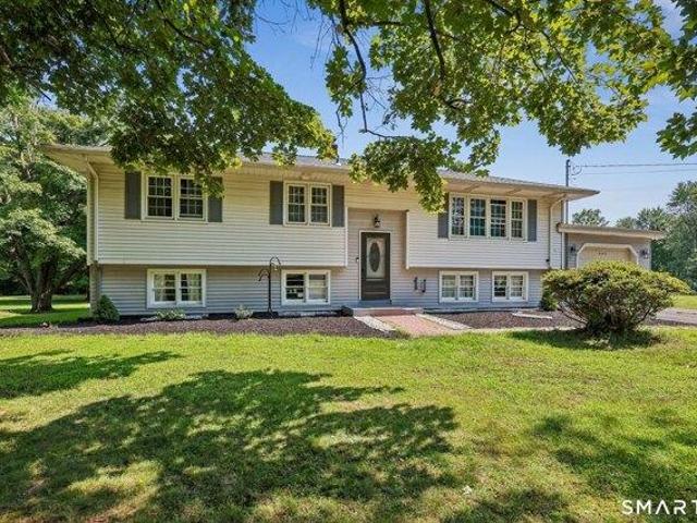House for sale in Suffield, Connecticut