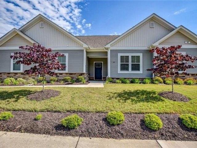 Condo for sale in Suffolk