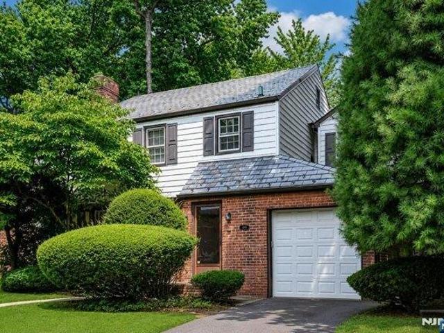 House for sale in Teaneck, New Jersey