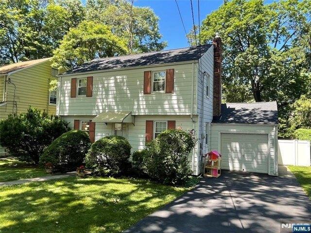 House for sale in Teaneck, New Jersey