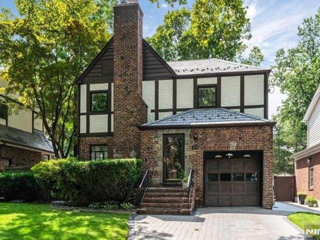 House for sale in Teaneck, New Jersey