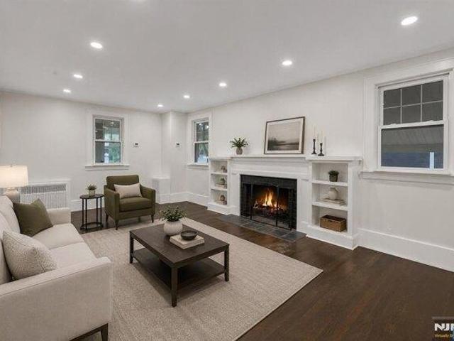 House for sale in Teaneck, New Jersey
