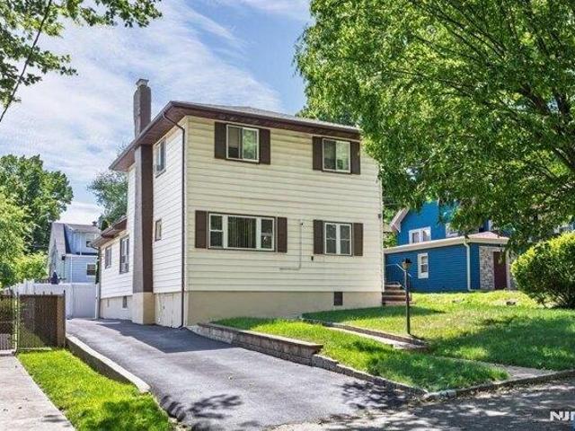 House for sale in Teaneck, New Jersey