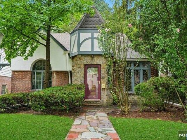House for sale in Teaneck, New Jersey
