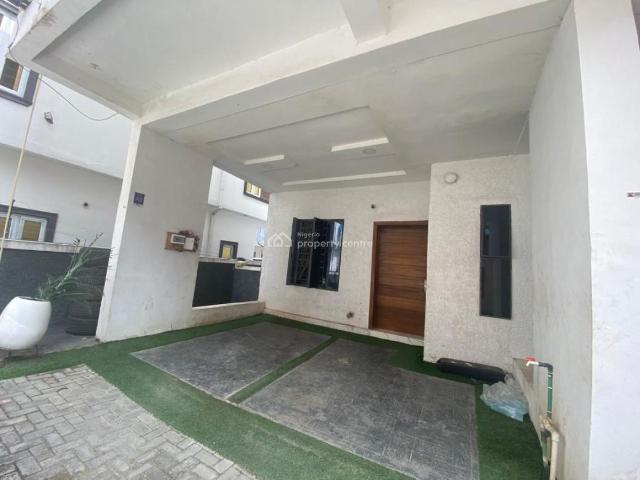 Detached house for sale in Eti Osa, Lagos