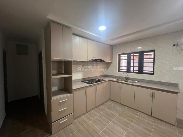 Detached house for sale in Eti Osa, Lagos