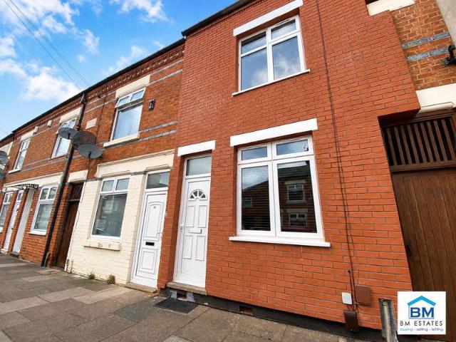 Cottage for sale in Crown Hills, Leicester