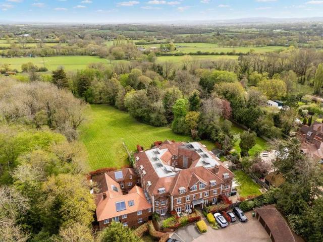 Cottage for sale in Hillview, Surrey