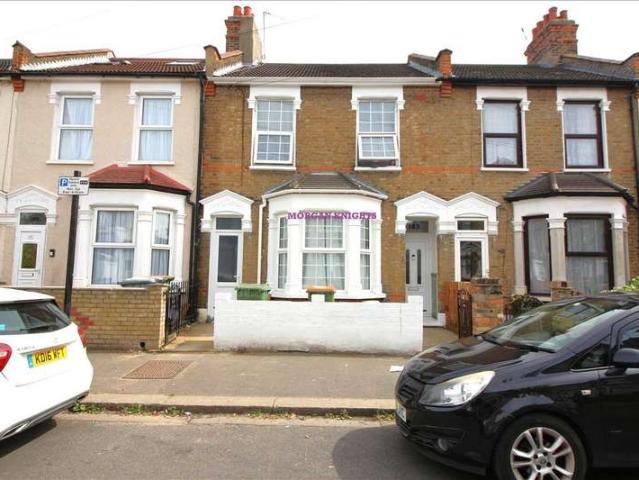 Cottage for sale in Beckton, Greater London