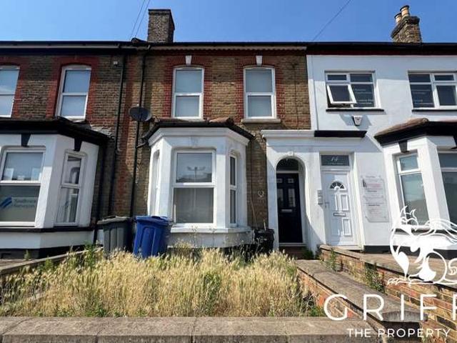 Cottage for rent in Badgers Dene, Grays