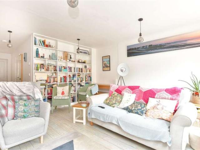 Cottage for sale in The Bridge, Kent