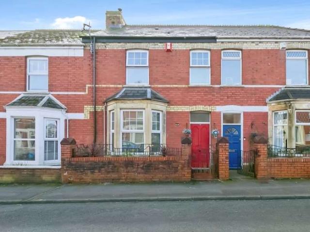 Cottage for sale in Cwm Talwg, Barry