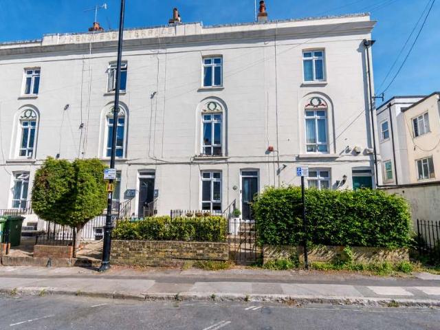 Cottage for sale in The Polygon, City Of Southampton