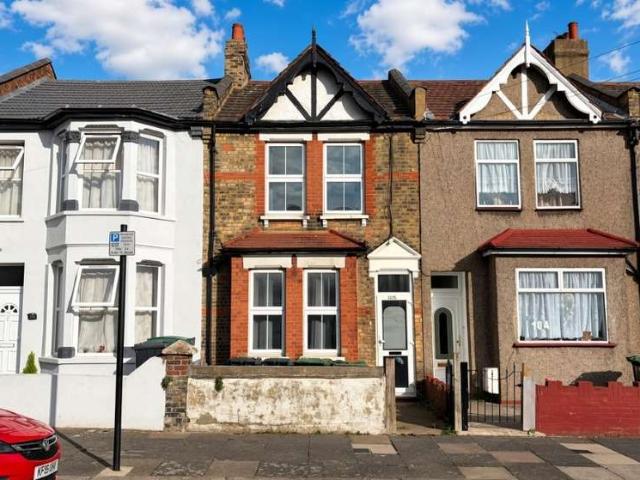 Cottage for sale in Noel Park, Greater London