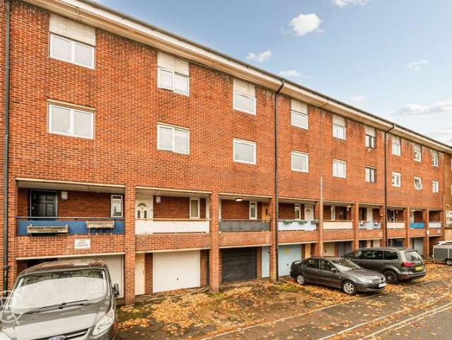 Cottage for sale in Pilgrim Estate, Greater London