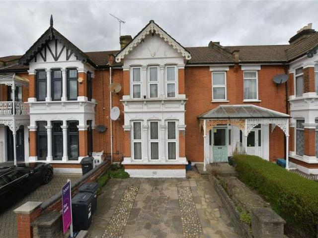 Cottage for sale in Gants Hill, Greater London