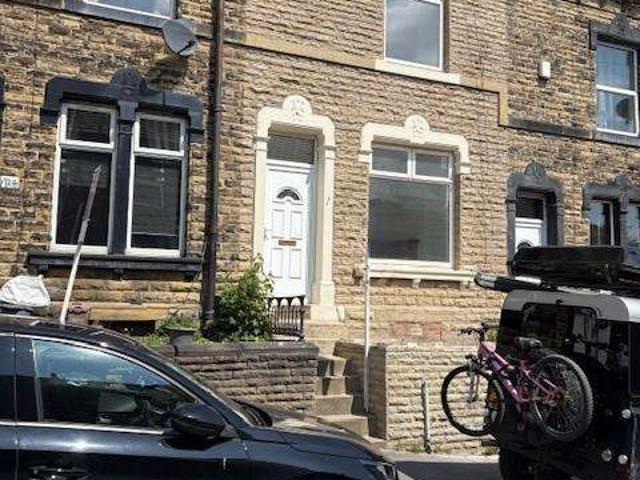 Terraced House for rent in Brighouse, Bonegate