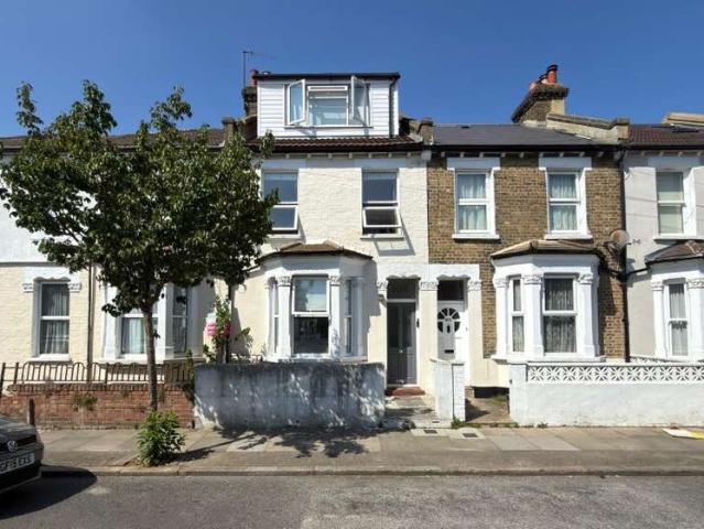 Cottage for sale in Summerstown, Greater London