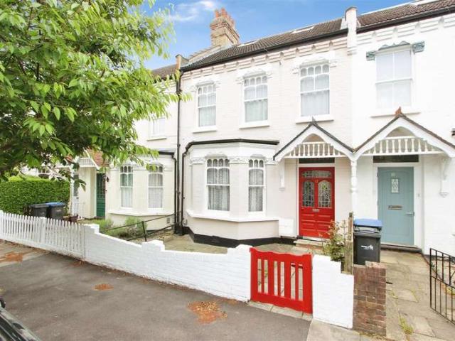 Cottage for sale in Winchmore Hill, Palmers Green