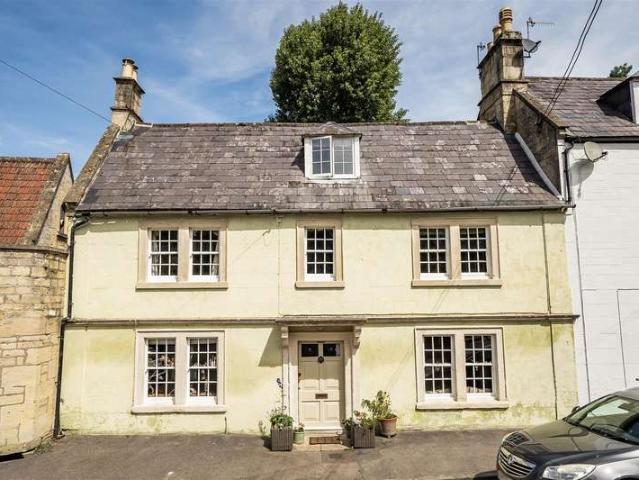 Cottage for sale in Box