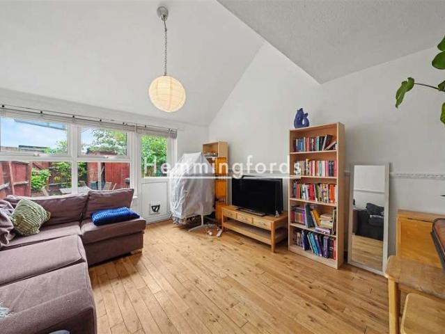 Cottage for sale in Barnsbury, Greater London