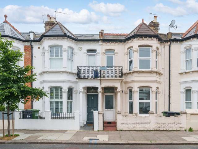 Cottage for sale in Fulham, Greater London