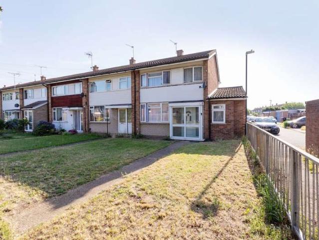 Cottage for sale in Slough