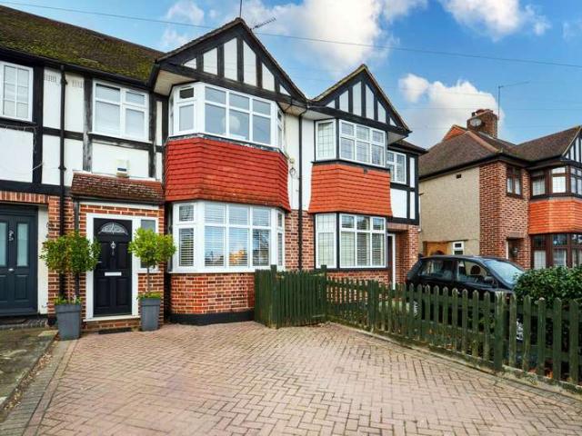 Cottage for sale in Motspur Park, Greater London
